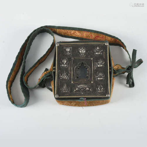 VINTAGE TIBETAN TRAVELING SHRINE WITH INTAGLIO FACES