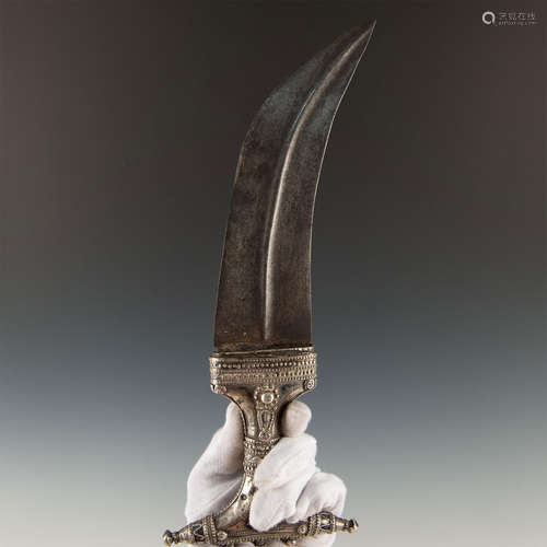 CEREMONIALLY DECORATED SILVERED YEMENIS DAGGER