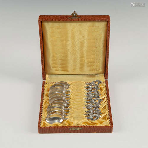 BOXED SET OF 12 ORNATE 800 SILVER GERMAN TEASPOONS