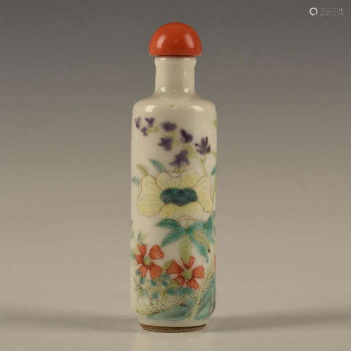 ANTIQUE ROULEAU FORM CHINESE PORCELAIN SNUFF BOTTLE