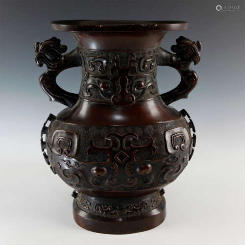 CHINESE IMPRESSIVE BRONZE HU SHAPED VESSEL WITH HANDLES