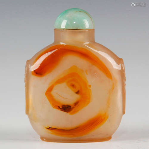 CHINESE NATURAL AGATE SNUFF BOTTLE WITH LION MASKS