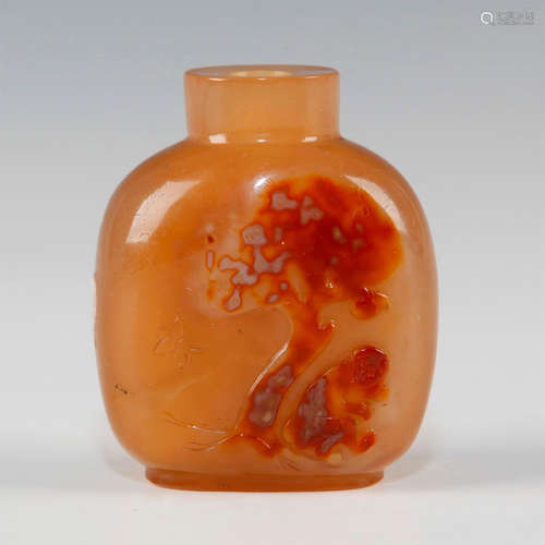 CHINESE SHADOW AGATE SNUFF BOTTLE WITH MONKEY AND TREE