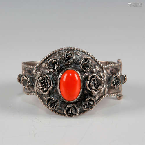 ANTIQUE EXPORT SILVER HINGED BRACELET WITH CHINESE CORAL