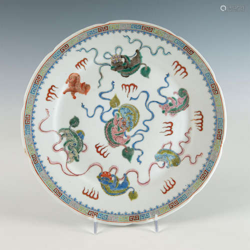 NOTCHED CHINESE PORCELAIN PLATE WITH POLY CHROME BUDDHIST LIONS