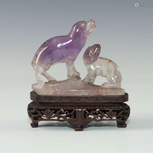 CHINESE CARVED AMETHYST TWO DOGS ON CARVED WOODEN BASE