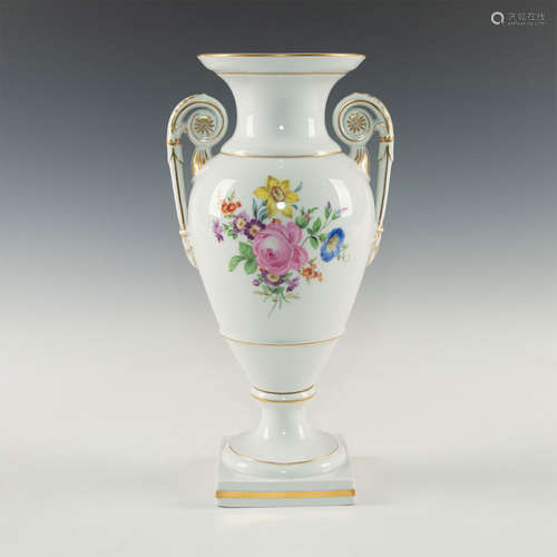 GERMAN MEISSEN PORCELAIN TWIN HANDLED MANTLE VASE