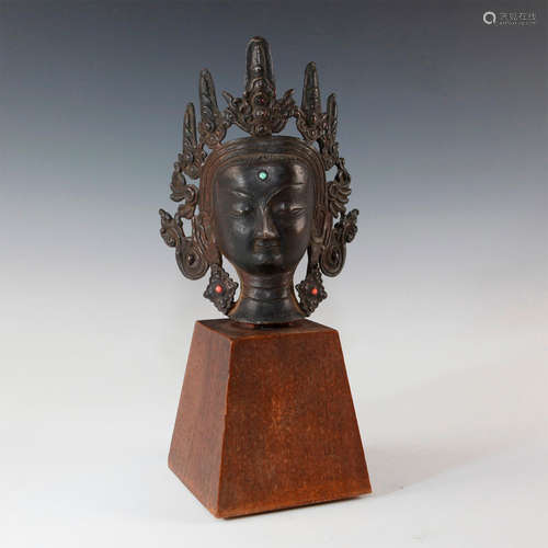 TIBETAN, NEPALESE BRONZE CROWNED BUDDHA HEAD ON PLINTH