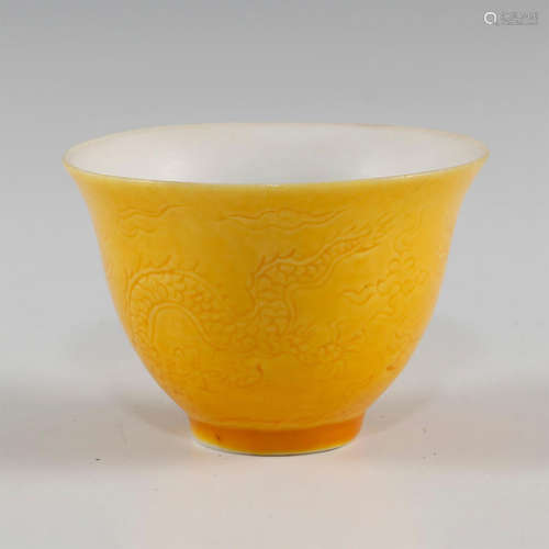 CHINESE YELLOW TEA CUP WITH DRAGON IN CLOUD MOTIF