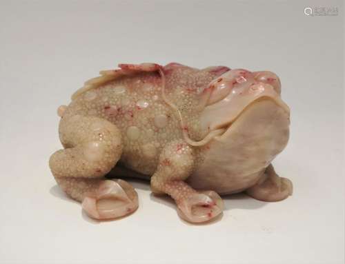 A THREE-LEG TOAD MADE OF CHICKEN BLOOD STONE