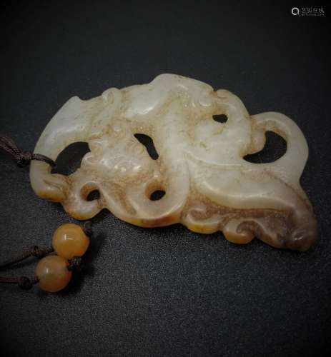 WHITE JADE PENDANT WITH  DRAGON MOTIFF (QING DYNASTY)