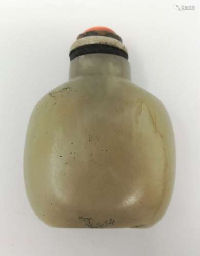 A JADE SNUFF BOTTLE