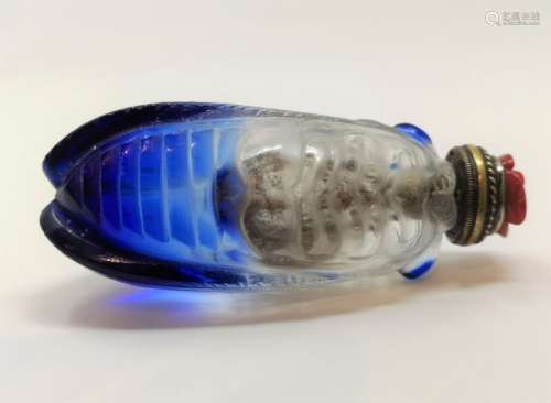 A PEKING GLASS SNUFF BOTTLE (F), CICADA SHAPE