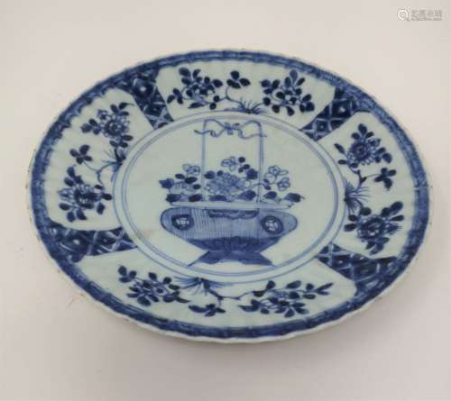 AN EXPORTED BLUE AND WHITE PORCELAIN PLATE (B)