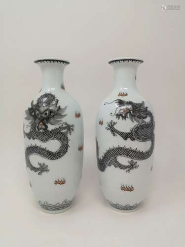 A PAIR OF PORCELAIN VASES WITH BLACK GRAGON DESIGNS