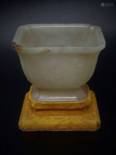 A FINELY CARVED JADE CUP