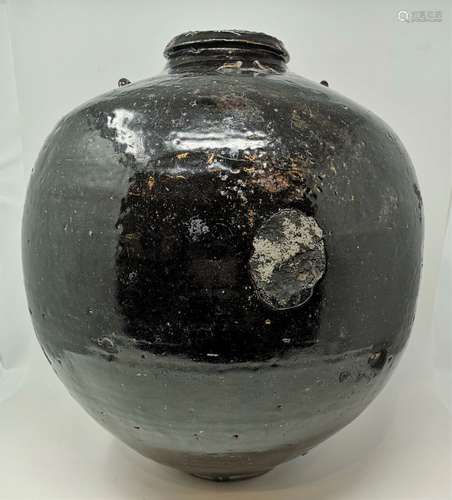 A LARGE BLACK GLAZED JAR (SONG DYN)