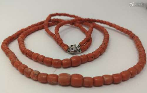 A MOMO CORAL NECKLACE CHAIN