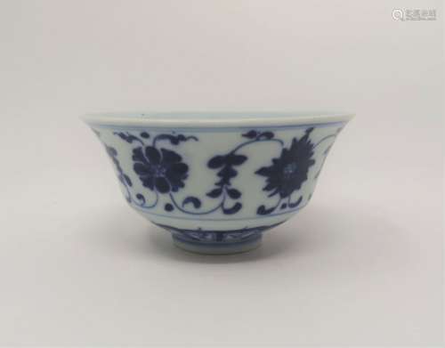 A BLUE AND WHITE PORCELAIN BOWL IN A BOX