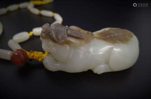 A JADE LION-SHAPE FIGURINE