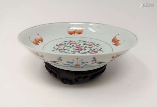 A PORCELAIN PLATE WITH BATS AND PEACHES, QIAN-LONG MARK