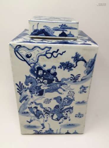 A BLUE AND WHITE SQUARE VASE WITH LID