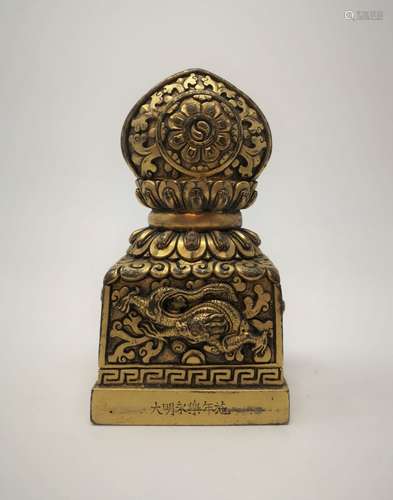 A GILT TIBETAN BUDDHISM SEAL WITH INSCRIPTION