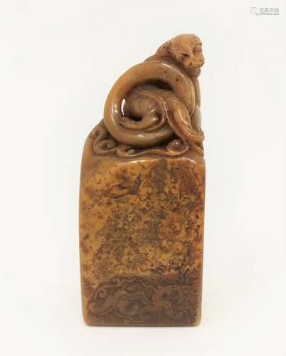 A YELLOW SHOU SHAN STONE SEAL, NOT INSCRIBED