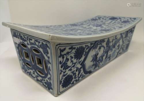 A BLUE AND WHITE PORCELAIN PILLOW, QIEN LONG MARK