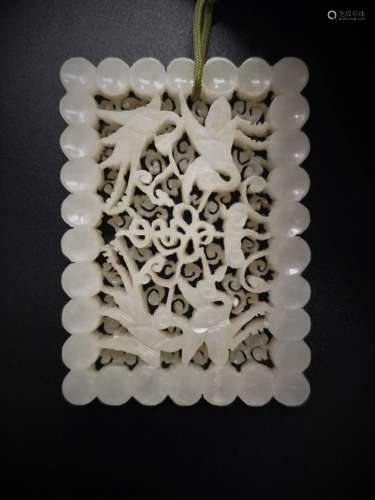 A FINELY CARVED HE-TIAN JADE PENDANT (MING DYN)