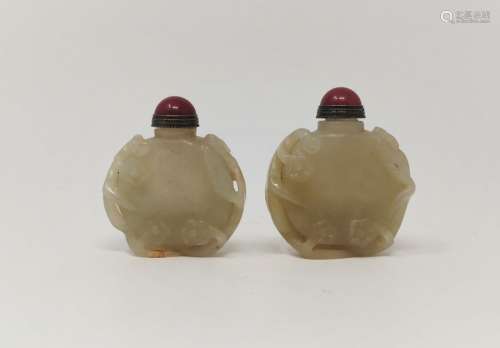 A PAIR OF JADE SNUFF BOTTLES