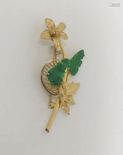 AN OLD LADY’S JADITE PIN (A)