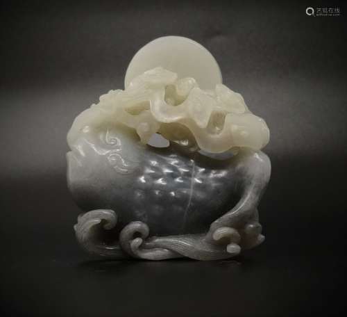 A FINELY CARVED GREY AND WHITE JADE PIECE