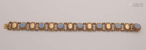 Yellow gold bracelet, 585/000, with opal. Bracelet with