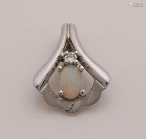 White gold pendant, 585/000, with opal. Fan-shaped