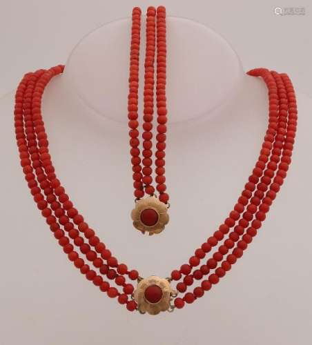 Necklace and bracelet from red coral with a yellow gold