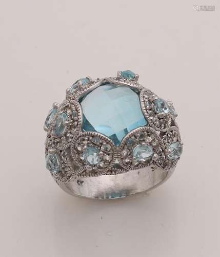 Silver ring, 925/000, with blue topaz. Elegant convex