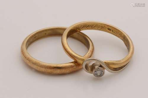 Two yellow gold wedding rings, 585/000, one with white