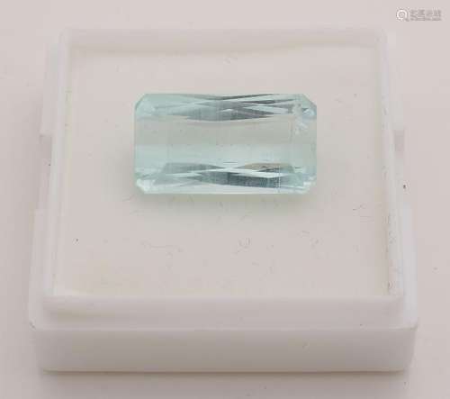 Light blue beryl, 11.04 ct., With inclusions. Equipped