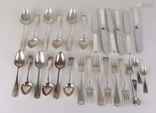 Lot of cutlery with 6 silver, 833/000, table spoons and