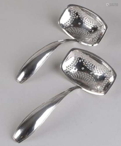 Set 835/000 silver sprinkling spoons with beautiful