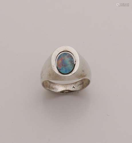 Silver ring, 835/000, with blue opal. Silver cachet