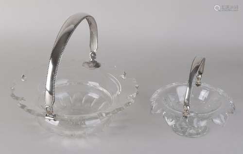 Two crystal bowls with silver brackets, 833/000. Bonbon