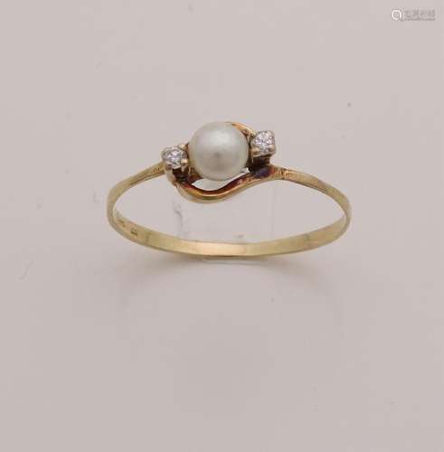 Yellow gold ring, 585/000, with pearl and zirconia's.