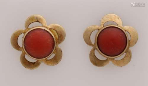 Yellow gold earrings, 585/000, in a flower shape set