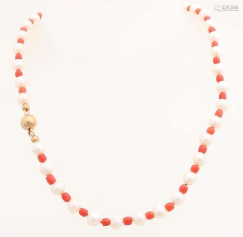 Necklace of pearls and red coral with yellow gold ball