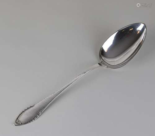 Silver mashing spoon, 826/000, with pointed tray and a