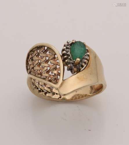Yellow gold ring, 585/000, with emerald and diamond.