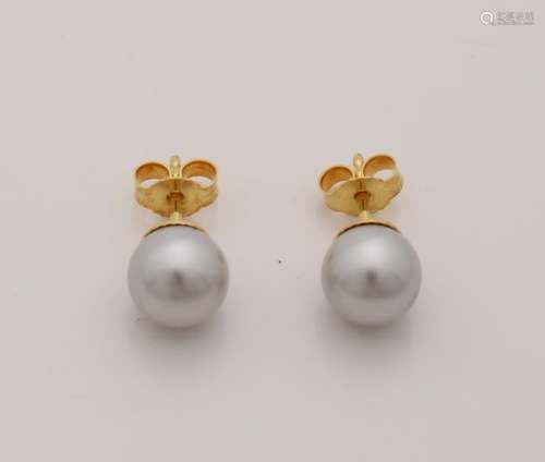 Yellow gold earrings, 585/000, with a light gray pearl,