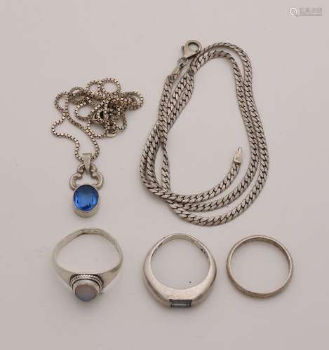 Lot of silver jewelry with 3 rings, a necklace with